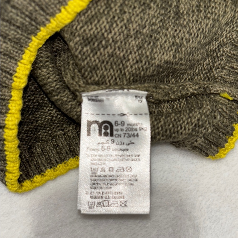 Green Knit Sweater with Yellow and Blue Accents - Picture 5 of 6